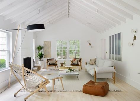 Minimal Living Room Ideas, Scandinavian Beach House, Hipster Home Decor, Minimal Living Room, Mid Century Modern Living, Mid Century Modern Living Room, Minimalist Living, Living Room Ideas, Small Living Room