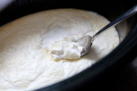 Clotted cream made in the slow cooker Easy Clotted Cream, Clotted Cream Recipe, Ideas For Party Food, Clotted Cream Recipes, Tea Party Food, Super Party, Low Carb Baking, Clotted Cream, Crock Pot Slow Cooker