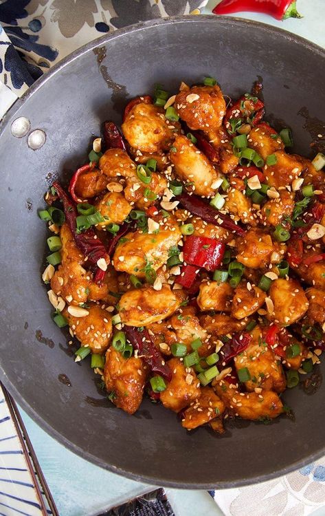 Easy Szechuan Chicken Stir Fry Recipe - The Suburban Soapbox Fry Chicken Breast, Chicken Stir Fry Recipe, Szechuan Chicken, Stir Fry Chicken, Baked Teriyaki Chicken, Wok Recipes, Stir Fry Recipes Chicken, Fry Chicken, Chicken Breast Recipe