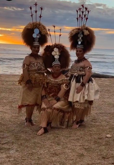 Tuiga Samoa, Polynesian Clothing, Samoan Women, Fashion Show 2022, Ancient Artefacts, Culture Clothing, Polynesian Culture, Samoa, Island Life