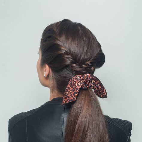 Accessory Styling, Low Ponytail Hairstyles, Scrunchie Styles, Simple Ponytails, Hair Tutorials Easy, Low Ponytail, One Hair, Hair Tutorials, Scrunchie Hairstyles