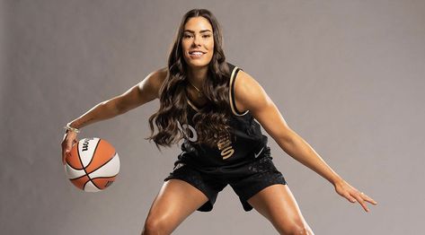 Kelsey Plum Basketball, Wnba Women, Kelsey Plum, Animals Name, Las Vegas Aces, Peter Sagan, Female Sports, Basketball Is Life, Podcast Host