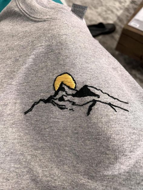 Embroidery Clothes Sweatshirts & Hoodies, Embroided Sweatshirt Designs, Embroidery Sweatshirt Diy, Sweatshirt Embroidery Diy, Diy Embroidered Sweatshirt, Embroidery Sweatshirt Ideas, Embroidered Sweatshirt Ideas, Sweatshirt Embroidery Ideas, Diy Embroidery Shirt