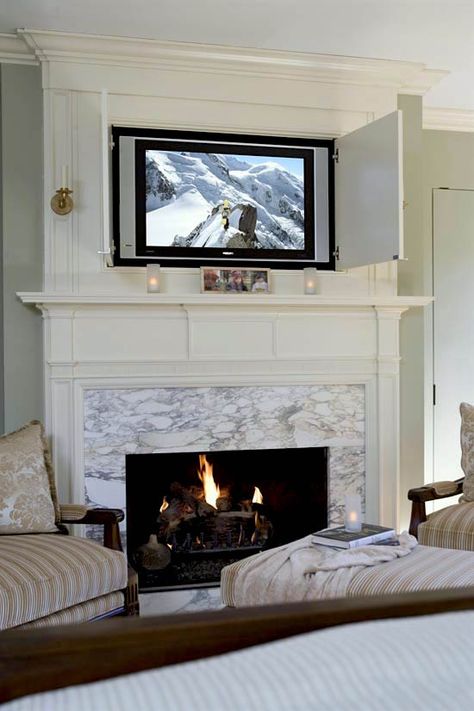 photo - Gordon Beall - Traditional Home - how to hide the TV over fireplace - Meredith Vieira home Hidden Tv Over Fireplace, Tv Hideaway, Hide Tv Over Fireplace, Concealed Tv, Mantel Tv, Tv Above Fireplace, Hide Tv, Tv Over Fireplace, Tv Fireplace