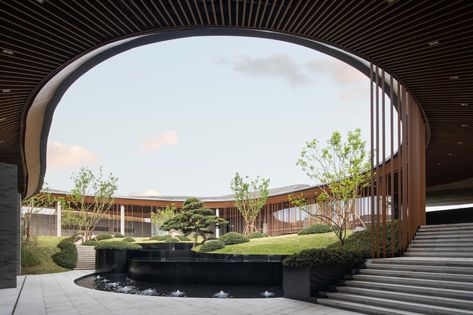 Hotel Resort Architecture, Greenhouse Library, Chic Architecture, Centro Yoga, Courtyard Architecture, Library Concept, Circle Landscape, Wijaya Kusuma, School Gate