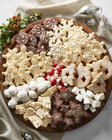 Types Of Cookies, Cookie Board, Party Food Platters, Charcuterie Recipes, Xmas Food, Holiday Cookie, Christmas Party Food, Christmas Cooking, Christmas Snacks