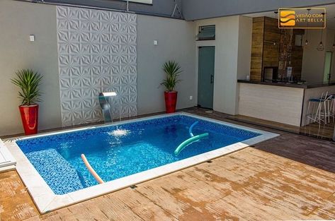 1,060 curtidas, 11 comentários - Art Bella Piscinas (@artbella.piscinas) no Instagram: “Trabalhar com amor é o que nos move. E isso se resulta a cada finalização de projeto. 😍🌴💦 A casa…” Patio Chico, Area Gourmet, Small Pool Design, Modern Pools, Small House Design Plans, Backyard Pool Designs, Swimming Pools Backyard, Small Backyard Patio, Small Pool