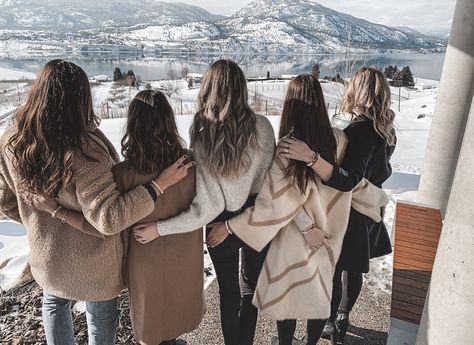 Images For Vision Board, Group Dp, Besties Pictures, City Life Aesthetic, Friend Group Pictures, Cozy Wardrobe, Sisters Goals, Girls Squad, Pro Photography