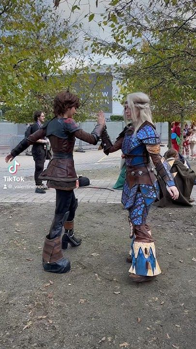 Httyd Halloween Costumes, Hiccup And Astrid Halloween Costume, Astrid How To Train Your Dragon Costume, Croods Halloween Costume, Hiccup And Astrid Costume, How To Train Your Dragon Costume, Httyd Costume, Hiccup Costume, Httyd Cosplay