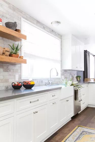 Kitchen With Gray Countertops, Gray Countertops, Backsplash For White Cabinets, Backsplash With White Cabinets, Kitchen Decor Grey, Trendy Kitchen Tile, Trendy Kitchen Backsplash, Farmhouse White, Grey Countertops