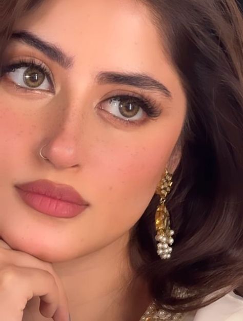 Pakistani Makeup Looks, Indian Makeup Looks, Pakistani Makeup, Drama Aesthetic, Nose Ring Jewelry, Light Makeup Looks, Glam Wedding Makeup, Sajal Aly, Soft Makeup Looks