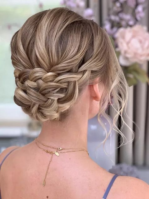 Easy Wedding Hairstyles, Prom Ponytail Hairstyles, Prom Hair Up, Sanggul Modern, Cute Prom Hairstyles, Braid Updo, Easy Wedding, Prom Hair Down, Simple Wedding Hairstyles