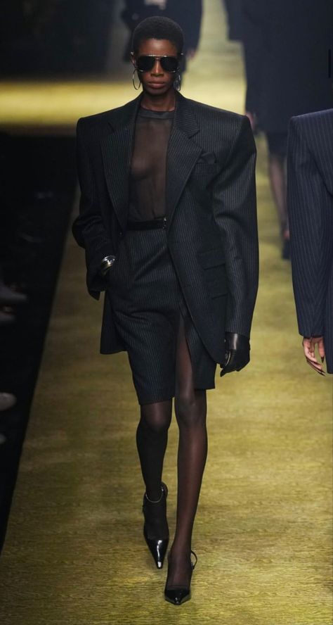 Saint Laurent Fall 2023, High Fashion Dresses, 90s Fashion Outfits, Power Dressing, Fashion Aesthetics, Spring Fashion Trends, Fall 2023, Skirt Design, Office Fashion