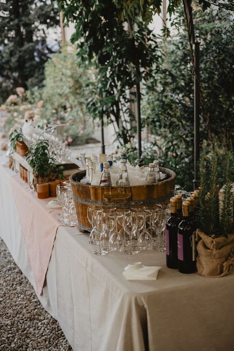 Wedding Drinks Station Elegant, Wine Bar Ideas Wedding, Outdoor Wedding Drinks, Fall Event Theme Ideas, Outdoor Wedding Buffet Table Ideas, Outdoor Wedding Buffet Table Setup, Wine Bar Birthday Party, Wedding Bar Tables, Backyard Wedding Food Table