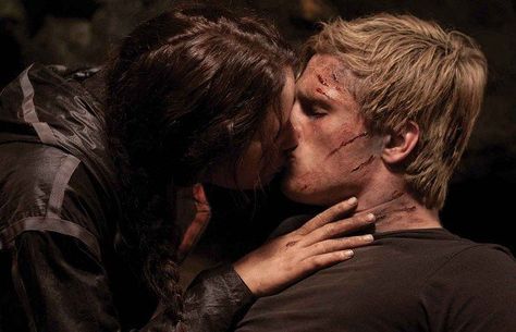 The Hunger Games Sean Anderson, Hunger Games Peeta, Movie Kisses, Hunter Games, Donald Sutherland, Theme Harry Potter, Katniss And Peeta, Hunger Games 3, Peeta Mellark