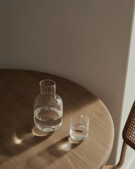 Water Beige Aesthetic, Clean Images Aesthetic, Brown Filler Photo Instagram, Water Glasses Aesthetic, Minimal Clean Aesthetic, Brown Clean Girl Aesthetic, Brown Wellness Aesthetic, Water In Glass Aesthetic, Brown Water Aesthetic