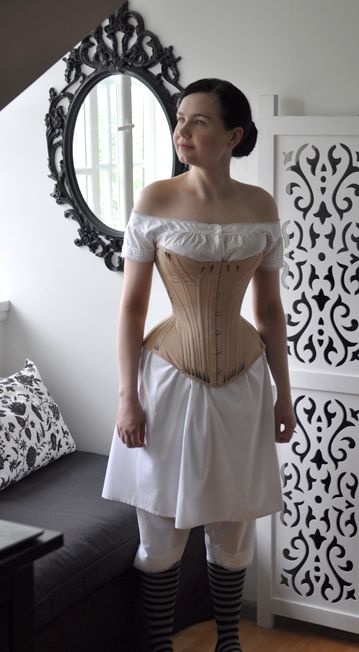 Before the Automobile: Gusseted 1870's corset  I really love the dip down in the center bust Corset Types, 1860s Corset, 1869 Fashion, Victorian Corset, Corsets Vintage, Dresses Sewing, Corset Pattern, Historical Dress, Vintage Corset