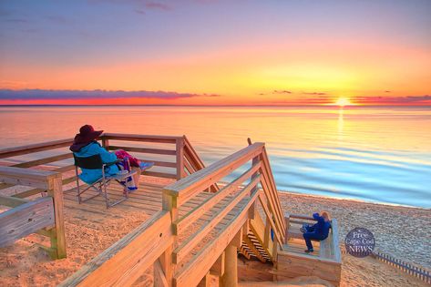 What is the weather like in Cape Cod in September? Cape Cod In September, Cape Cod Landscape, Fall Capes, Cape Cod Landscaping, Cape Cod Lighthouses, Cape Cod Decor, Provincetown Cape Cod, Cape Cod Photography, Cape Cod Bay