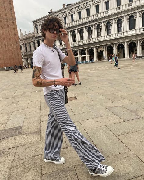 Pin Stripe Pants Outfit, Cool Guy Outfits, Dylan Snyder, Crazy Outfit Ideas, Outfit With Converse, Pinstripe Pants Outfit, Morgan Smith, Tattoo Patchwork, Stripe Pants Outfit