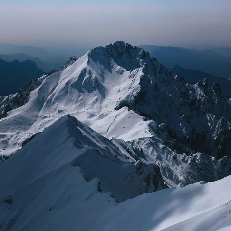 🏔️❄️✨ Winter Majesty: Embracing the Silence of Snowy Peaks! ✨🌨️📸 Immerse yourself in the serenity of our 'Snowy Silence'. Witness the breathtaking expanse of snowy mountains, a landscape blanketed in the hush of winter's embrace. ❄️🔍 Explore the before and after, where each snow-covered ridge and the tranquil white canvas is intensified in the cool tones of our preset. #SnowySilence #WinterMajesty #MountainEscape #Presets #LandscapePhotography #SnowyMountains Mountain Winter, Snow Mountains, Winter Mountains, Snowy Landscape, Snowy Kingdom, Snowy Mountain, Dratini Pokemon, Snow Mountain Aesthetic, Mountain Aesthetic Snow