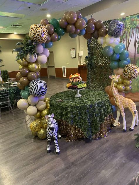 Jungle Gender Reveal Ideas, Jungle Gender Reveal, Baby Shower Jungle, Jungle Safari Baby, Jungle Safari Baby Shower, Baby Shower Party Ideas, Shower Party Ideas, Jungle Baby Shower, Jungle Baby