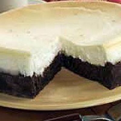 PREHEAT oven to 350°F. Prepare brownie batter as directed on package; pour into greased spring-form pan. Bake until top of brownie is shiny and center ... Brownie Bottom Cheesecake Recipes, Brownie Bottom Cheesecake Recipe, Brownie Bottom Cheesecake, Spring Form Pan, Cheesecake Desserts Recipes, Stick Butter, Dessert Aux Fruits, Cheesecake Desserts, Cheesecake Brownies