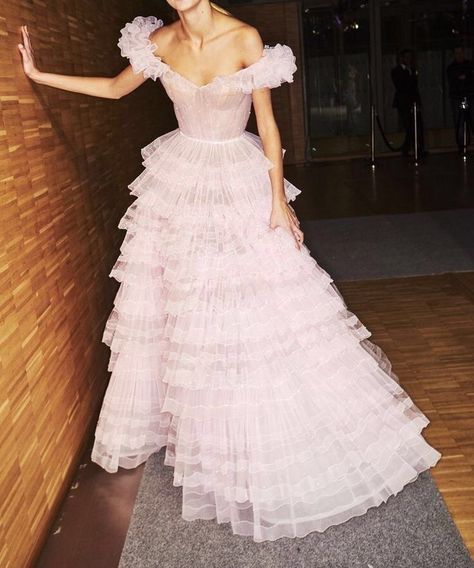 17-year old smart, kindhearted and fierce Aubrey Harrison comes from … #teenfiction Teen Fiction #amreading #books #wattpad Prom Evening Dresses, Afrikaanse Mode, Pink Tulle, Winter Trends, Mode Inspiration, Evening Dresses Prom, Jean Paul Gaultier, Fancy Dresses, Dream Dress