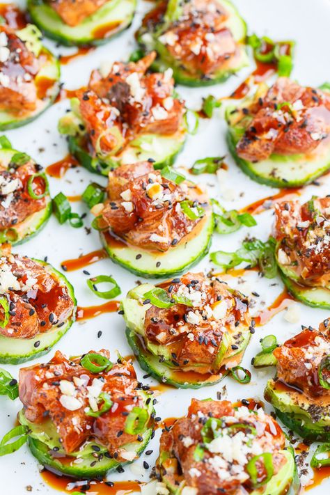 Spicy Tuna and Avocado Cucumber Sushi Bites Avocado Cucumber Sushi, Finger Food For Party, Sushi Bites, Tuna And Avocado, Cucumber Sushi, Nibbles For Party, Avocado Cucumber, Food For Party, Spicy Tuna