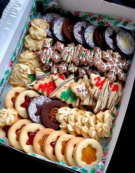 Cookie Variety, Christmas Cookie Boxes, Christmas Cookies Packaging, Christmas Cookie Box, Christmas Treats Boxes, Christmas Cookies Gift, Christmas Food Gifts, Christmas Cookie Exchange, Cookie Packaging