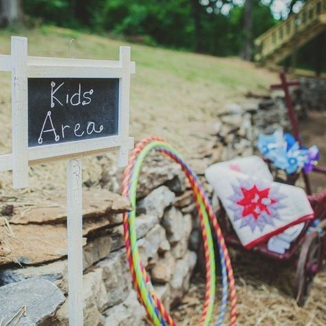 Kids At Wedding, Wedding Couple Table, Kids Table Wedding, Reception Games, Wedding Reception Games, Reception Activities, Kids Wedding Activities, Game Area, Kids Activity Table