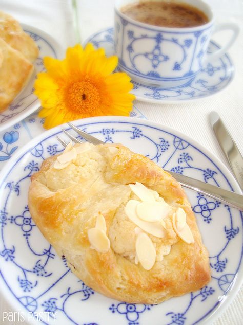 Almond Danish Pastry | Flickr - Photo Sharing! Almond Sweets, Almond Danish, Paris Pastry, Easy Ethnic Recipes, Almond Pastry, Danish Pastries, Scandinavian Recipes, Spanish Foods, Danish Pastry