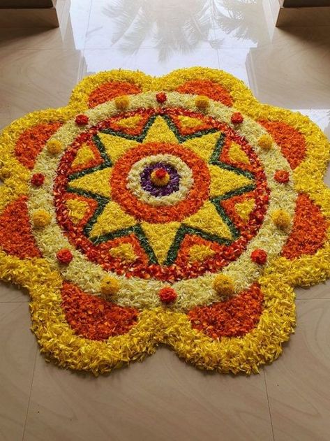 Small Pookalam Design Onam Easy, Easy Rangoli Designs With Flowers, Onam Pookalam Design Drawing Ideas, Rangoli Designs Flower Diwali, Athapookalam Designs Simple, Pookolam Design Onam, Onam Pookalam Design Simple, Floral Rangoli Designs Diwali, Rangoli Using Flowers