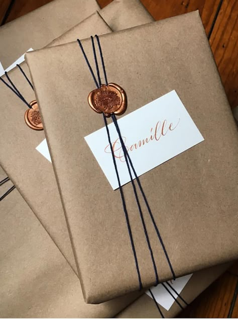 Brown Paper Wrapping Wax Seal, Wax Seals On Presents, Creative Gift Card Packaging Christmas, Woodland Christmas Wrapping, Wax Stamp Gift Wrap, Wax Seal Packaging Wrapping Ideas, Journal Wrapping Ideas, Christmas Wrapping Ideas Wax Seal, Wax Seal Wrapping Gifts