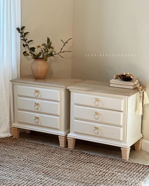 Boho Nightstand Makeover, Pine Nightstand Makeover, Nightstand Before And After, 3 Drawer Nightstand Makeover, Nightstand Refurbished, Refurbished Night Stand Ideas, Refurbished Nightstand, Painted Nightstand Ideas, Nightstand Flip