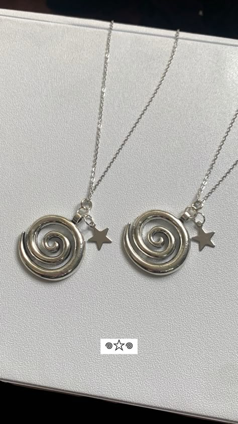 Spiral Outfit, Spiral Accessories, Silver Clay Jewelry Ideas, Spiral Aesthetic, Spiral Jewelry, Spiral Necklace, Piercings Jewelry, Wire Wrapping Crystals, Spiral Earrings