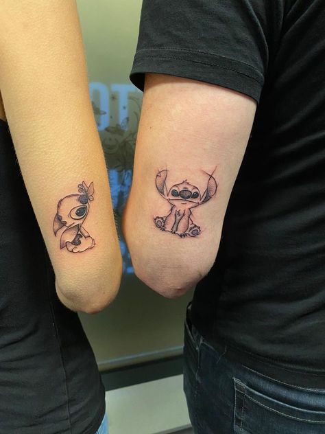 Matching Disney Tattoos, Disney Stitch Tattoo, Lilo And Stitch Tattoo, Pair Tattoos, Lilo I Stitch, Finger Tattoos For Couples, Maching Tattoos, Cute Matching Tattoos, Best Couple Tattoos