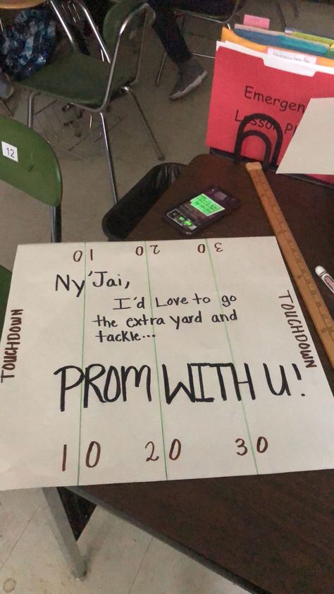 Football Theme Homecoming Proposal, Prom Posals Ideas Football, Football Themed Hoco Proposals, Football Dance Proposal, Football Promposal For Him, Hoco Proposals Ideas Football, Twirp Proposals, Dance Answers, Hoco Promposal