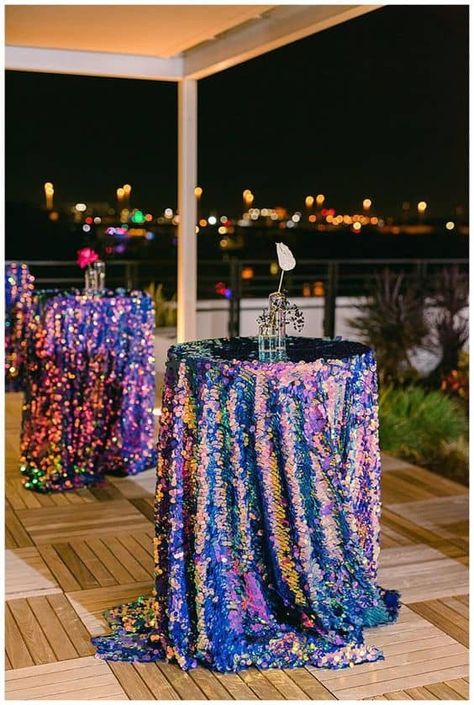 50 New Year's Eve Party Ideas » Lady Decluttered New Years Eve Wedding Colors, Colorful New Years Eve Party, Nye Decor, Ideas New Year, Simple Restaurant, Nye Decorations, Parties Ideas, Disco Theme, Nye Wedding