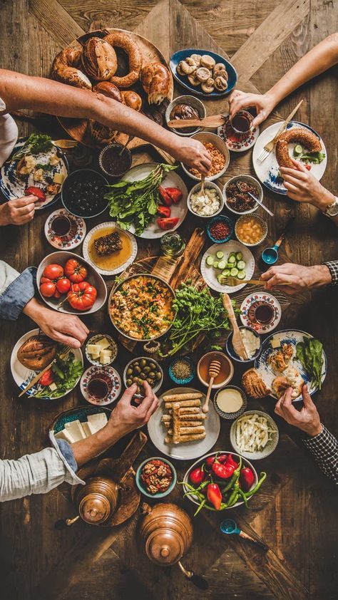 Turkish Breakfast Table, Middle Eastern Breakfast, Fall Engagement Parties, Today Is Monday, Breakfast Photography, Turkish Breakfast, Healthy Smoothie Recipes, Breakfast Meals, Family Breakfast