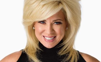 Theresa Caputo Long Island Medium, Left Handed Celebrities, Theresa Caputo, Long Island Medium, Fall Acrylic, Concert Hall, Fall Photos, Conversation Starters, Long Island