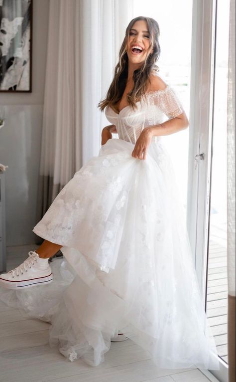 Wedding Dresses With Converse, Wedding Dress With Tennis Shoes, Wedding Dress With Sneakers Brides, Converse Wedding Dress, Wedding Dress With Converse, Wedding Dress Converse, Simple Elegant Wedding Dress, Modern Groom, Wedding Converse