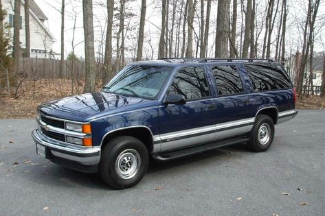 1999 Suburban, Obs Suburban, 90s Chevy Trucks, Large Truck, Chevy Suburban, Chevrolet Suburban, Gmc Trucks, American Dream, Old Trucks