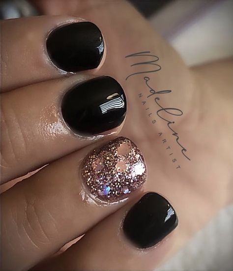 New Year Dip Nails, Navy Blue Dip Nails, Black Dipped Nails Ideas, New Years Dip Nails, New Years Nails Dip Powder, Black Dip Nails, Dipped Powder Nails Ideas, Black And Glitter Nails, Short Dip Nails