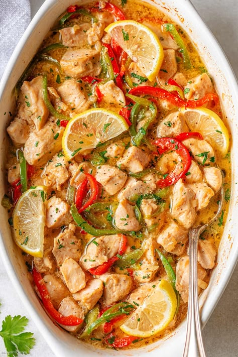 Pepper Chicken Bake - #chicken #oven #eatwell101 #recipe - This pepper chicken bake is an incredibly easy chicken dinner, packed with super fresh flavors. - #recipe by #eatwell101 Bell Pepper Chicken, Stuffed Bell Peppers Chicken, Chicken And Peppers, Dandelion Jelly, Easy Chicken Dinner, Bell Pepper Recipes, Chicken Bake, Pepper Chicken, Dandelion Recipes