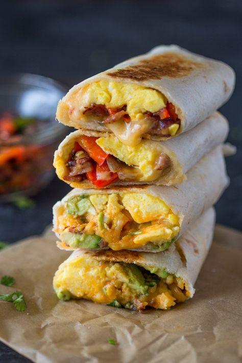 Scrambled eggs, crispy bacon, bell peppers and cheese wrapped in tortillas and toasted until the cheese is melted and gooey and the outside is crispy. These tasty burrito wraps are perfect for brea… Egg Burrito, Burrito Wrap, Breakfast Burritos Recipe, Brunch Eggs, Egg Wrap, Breakfast Wraps, Cheese Wrap, Breakfast Burrito, Burritos Recipe