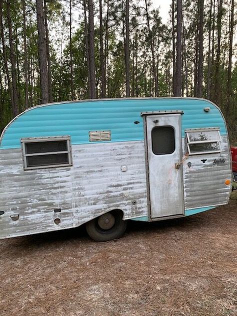 Small Camper Design Ideas, Small Trailer Remodel Old Campers, Refurbished Camper, Retro Campers Interior, Tiny Camper Makeover, Small Camper Makeover Interior, Antique Camper Remodel, Vintage Campers Interior, Vintage Camper Remodel Ideas