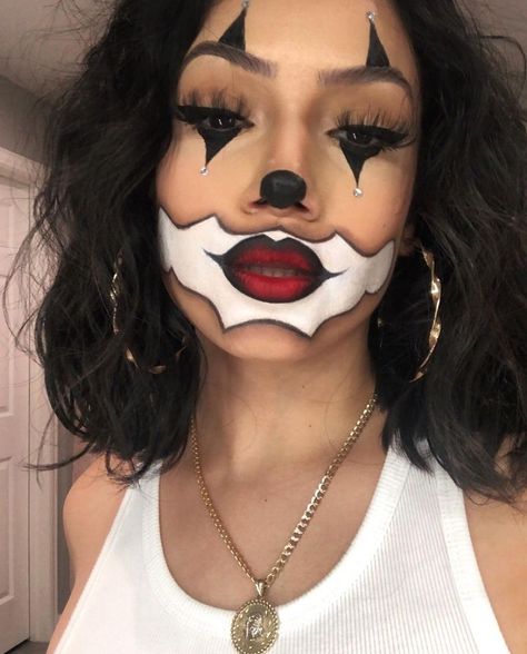 Halloween Costumes With Just Makeup, Clown Makeup Brown Skin, Unique Simple Halloween Costumes, Baddie Halloween Makeup Looks, Halloween Baddie Makeup, Baddie Clown Costume, Face Paint For Halloween For Women, Smile Now Cry Later Makeup Halloween, Easy Face Paint Halloween Women