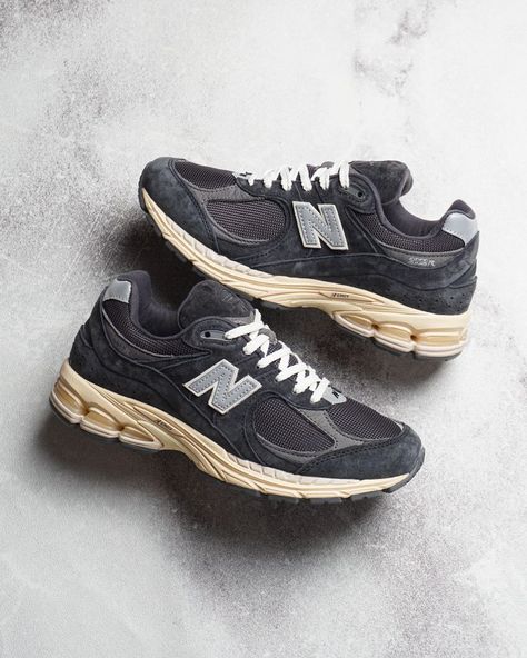 New Balance 2002r Phantom, 501 Outfit, Jordan Clothes, Aesthetic Signature, Trending Shoes For Men, Vans Outfit Men, American Apparel Ad, Vans Outfit, Jewellery Bag