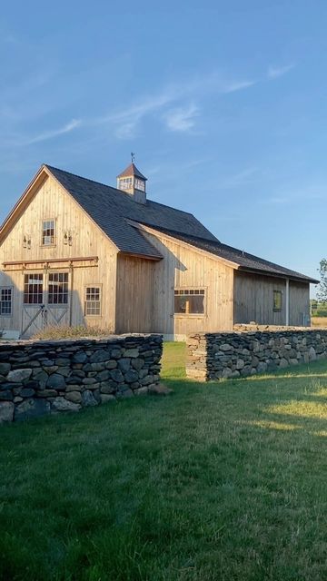 Barn Remodel, Backyard Barn, Bank Barn, Building A Garage, Barn Shop, Stone Barns, Barn Plans, Backyard Sheds, Barn Design