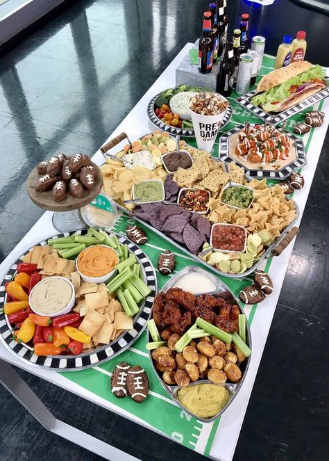 The Ultimate Super Bowl Spread Superbowl Party Food Ideas, Superbowl Food, Super Bowl Party Ideas, Football Party Foods, Football Parties, Football Snacks, Bowl Party Food, Football Birthday Party, Game Day Party